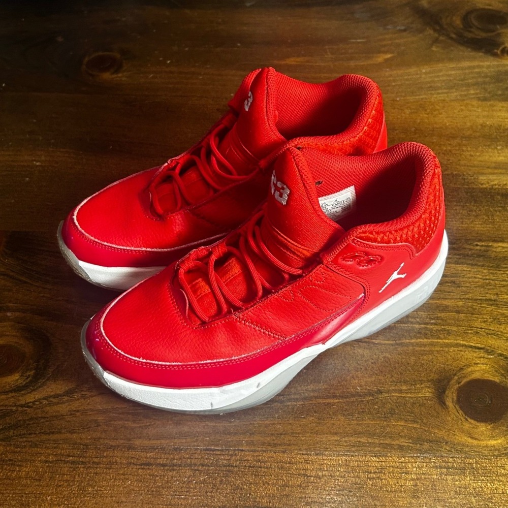 Nike Jordan Max Aura 3 Red White Youth Kids Basketball Shoes Sneakers Size 6.5 - Picture 1 of 12